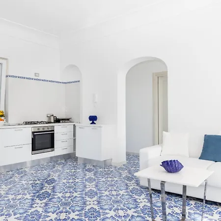 Maison Blue *