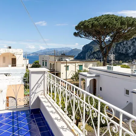 Maison Blue Daire Capri