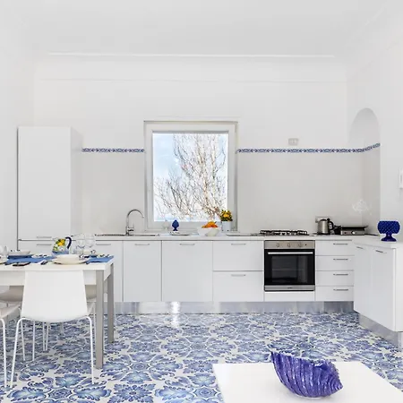 Maison Blue * Capri