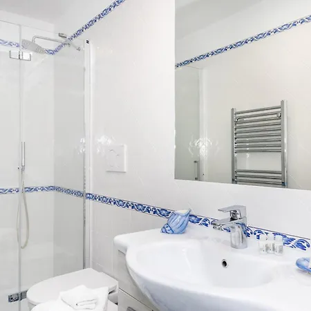Maison Blue Daire Capri